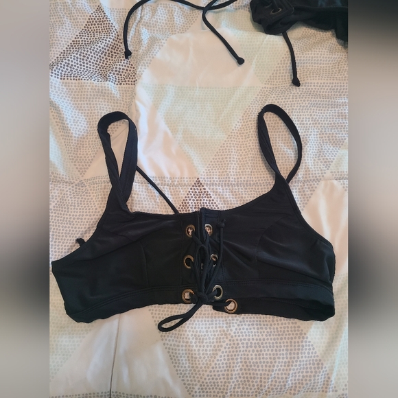 Bikini - Picture 2 of 4